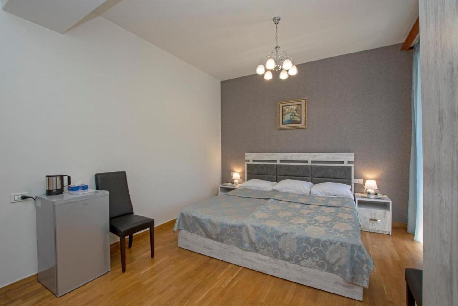 Hotel Season Ереван Екстериор снимка