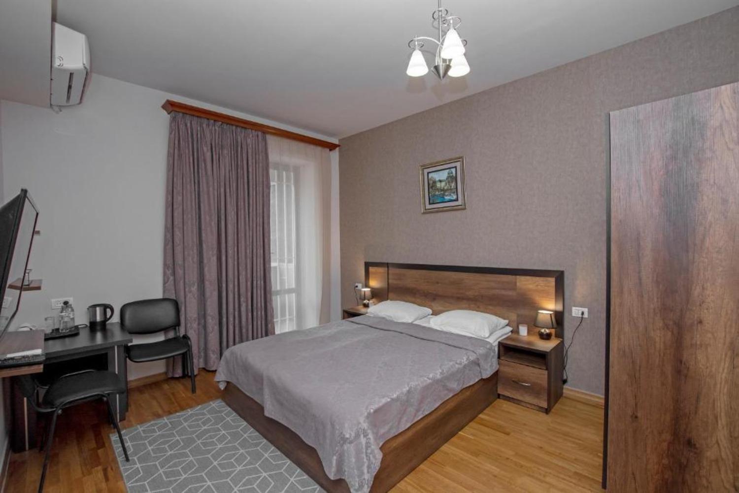 Hotel Season Ереван Екстериор снимка