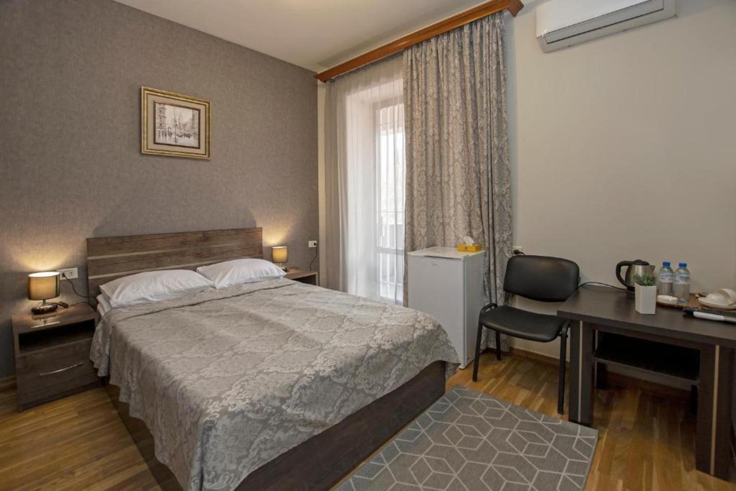 Hotel Season Ереван Екстериор снимка